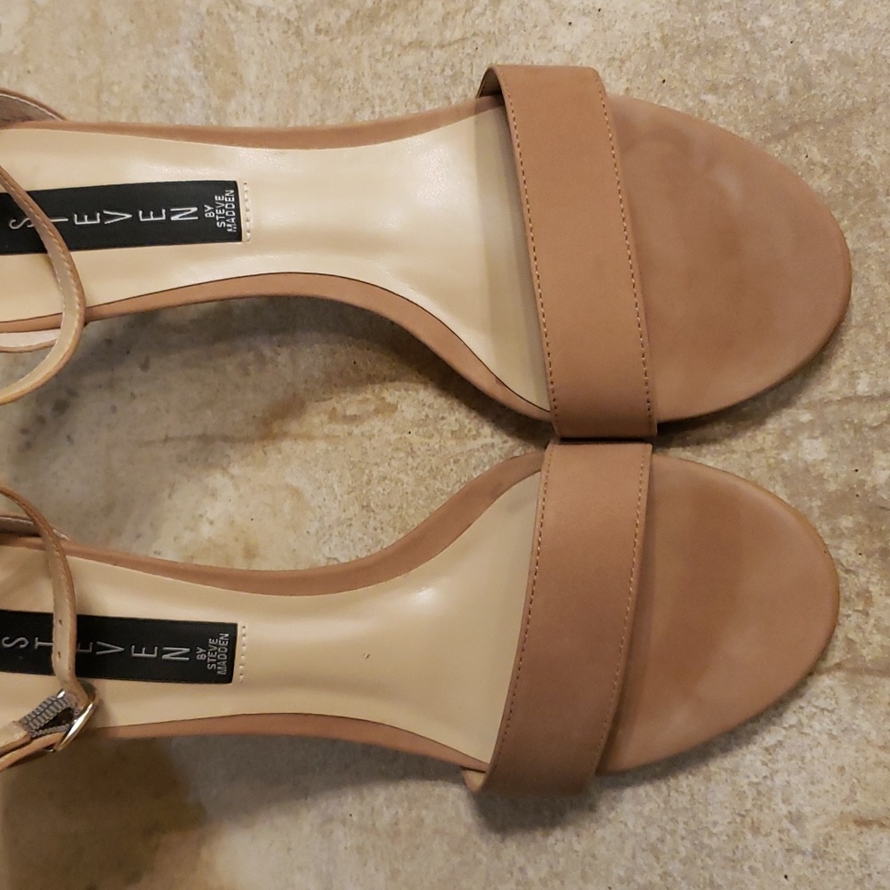 Steve Madden Vienna Tan Nubuck Sandal - Picture 4 of 10